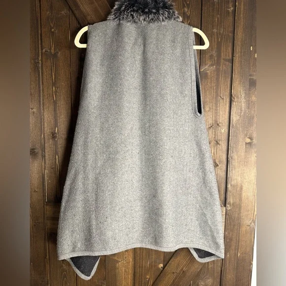 Sioni•size S/M•Shawl Vest•Faux-Fur Collar Size - Picture 6 of 8